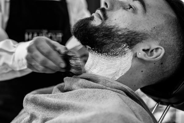 How to shape a beard neckline and sharpen your beard style